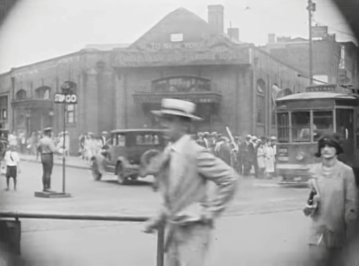 Saybrook Place & Park Place
Photo from "Sightseeing in Newark, N. J. by John H. Dunnachie: 1926"

