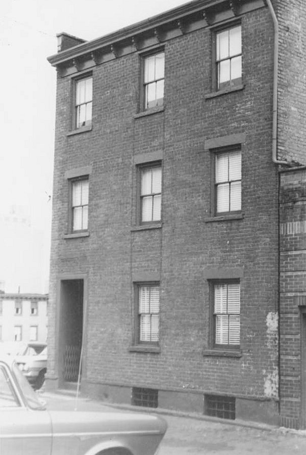 17 Pierson's Alley
Copyright photo from the Samuel Berg Collection at the Newark Public Library.  To view the collection please visit their 
[url=https://archive.org/details/nplberg]web site[/url]. 
