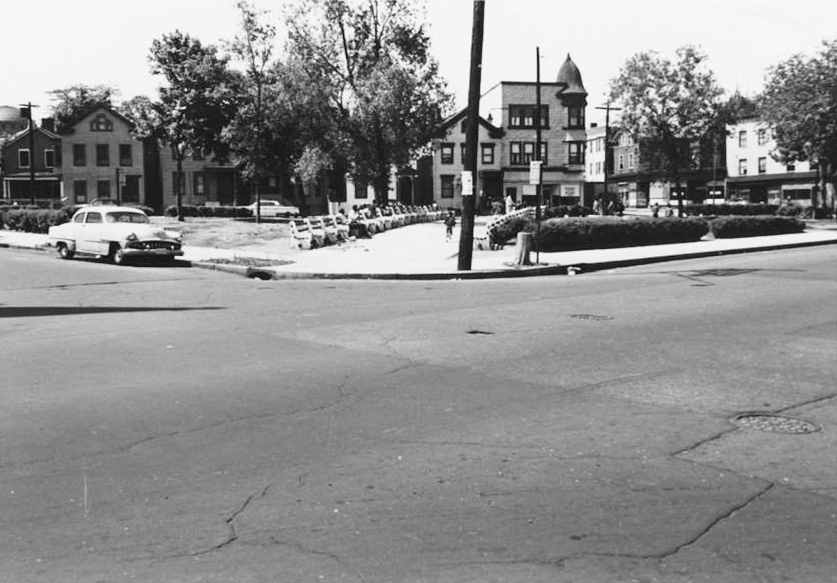 Gillette Place & Pennsylvania Avenue
Copyright photo from the Samuel Berg Collection at the Newark Public Library.  To view the collection please visit their 
[url=https://cdm17229.contentdm.oclc.org/digital/collection/p17229coll6]web site[/url]. 
