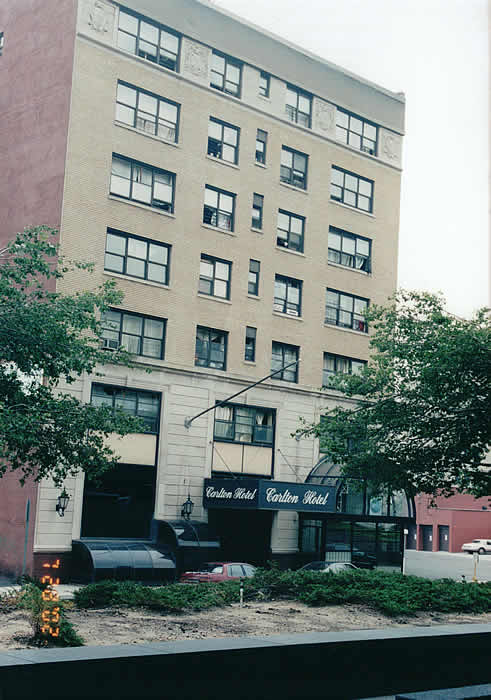 24 East Park Street
Carlton Hotel
2002/2003
Photo by Jule Spohn
