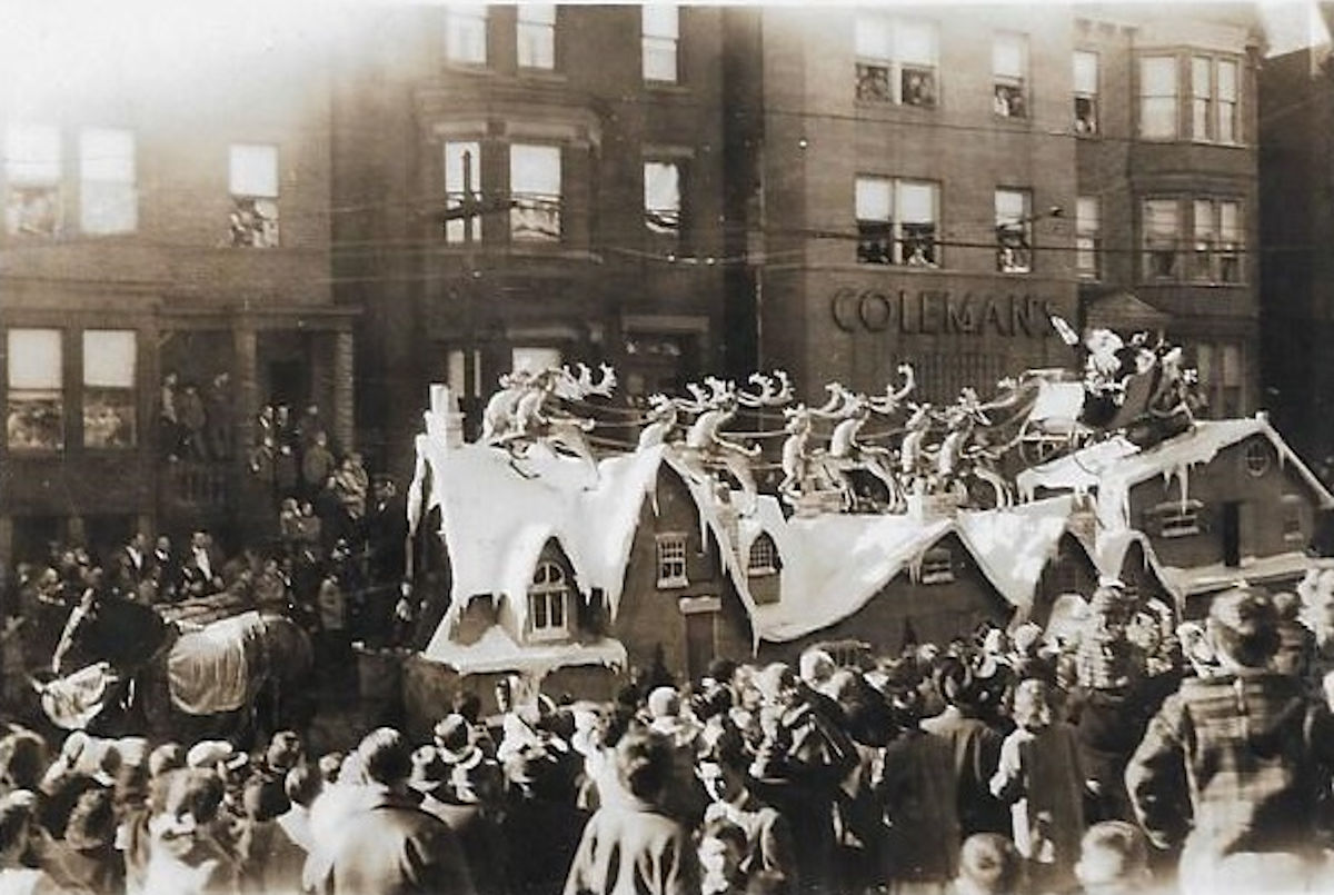 40 West Market Street
Thanksgiving Day Parade in front of Coleman's Dress Shop in the 1950's
Photo from Ron Roy
