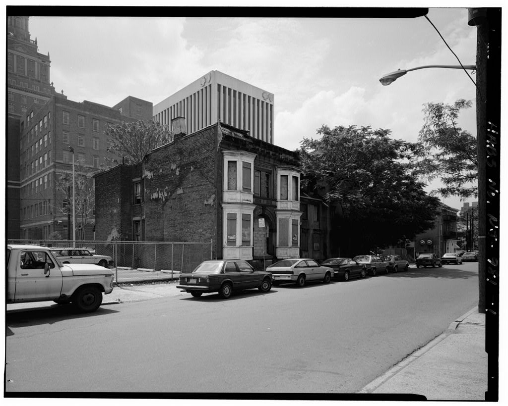 82 University Avenue
