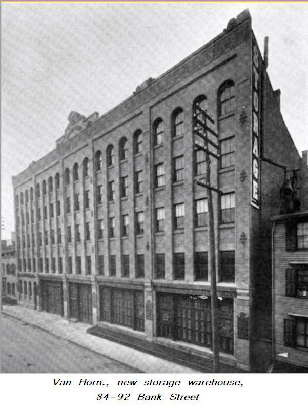 84 Bank Street
Image from Gonzalo Alberto
