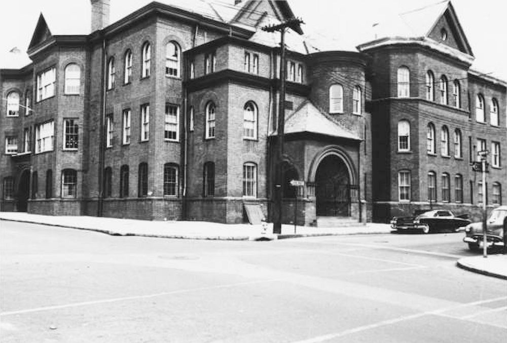 Thirteenth Avenue & Richmond Street
Copyright photo from the Samuel Berg Collection at the Newark Public Library.  To view the collection please visit their 
[url=https://cdm17229.contentdm.oclc.org/digital/collection/p17229coll6]web site[/url]. 
