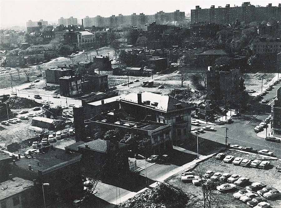 Washington 
Street going from mid left side to lower right side

From City Alive! Newark 1666 - 1966
The Housing Authority of the City of Newark
