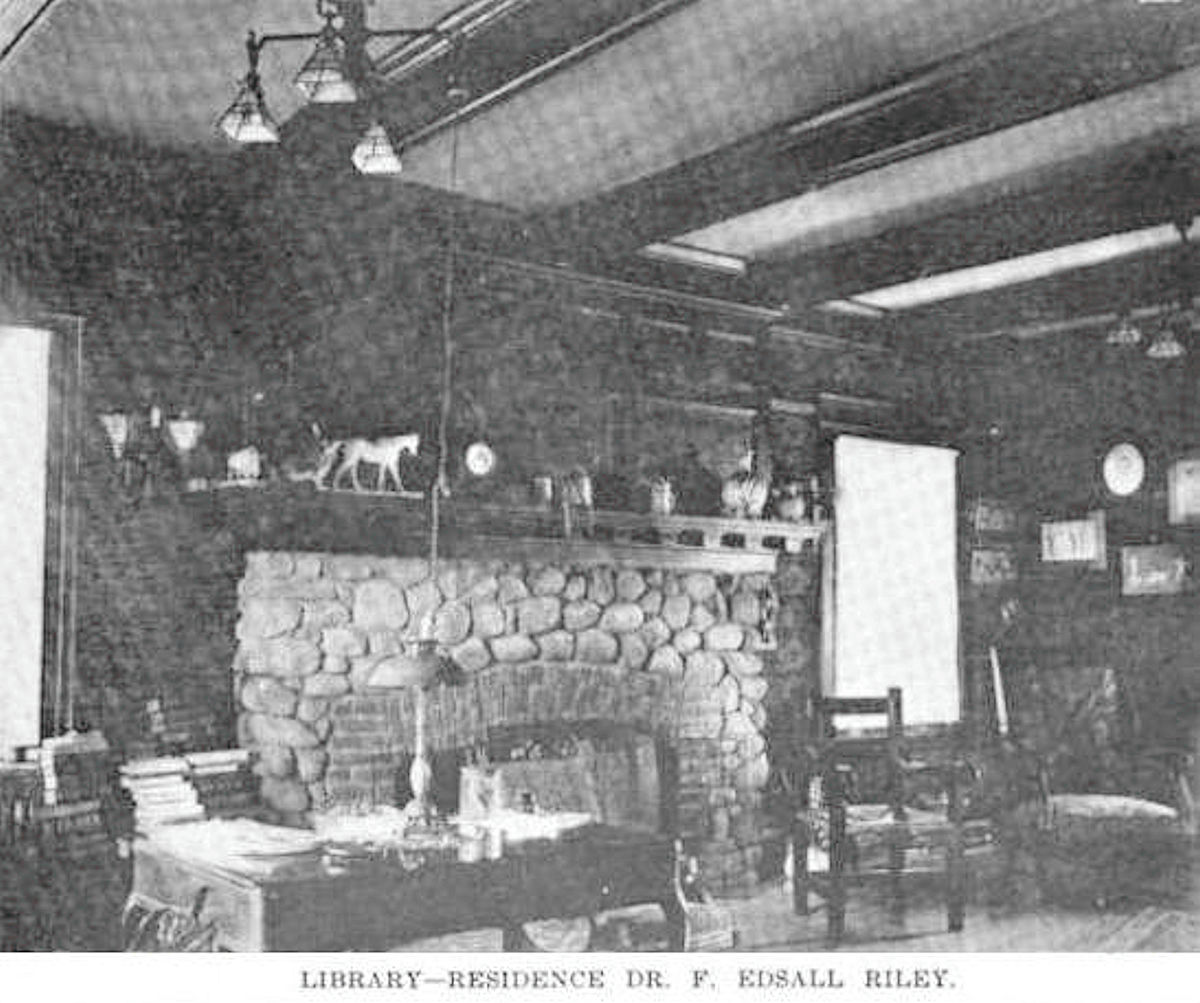 Library
Image from Gonzalo Alberto
