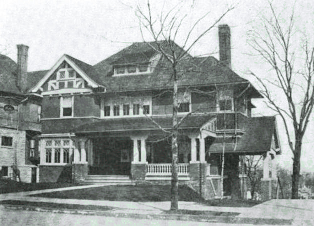422 Mt. Prospect Avenue
Image from Alberto Valdes
