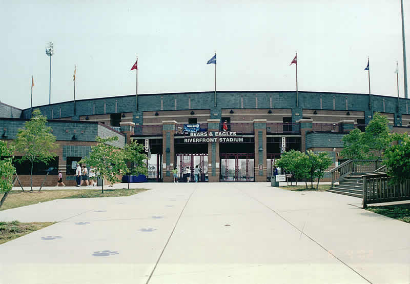 450 Broad Street
Riverfront Stadium
2002/3
Photo from Jule Spohn
