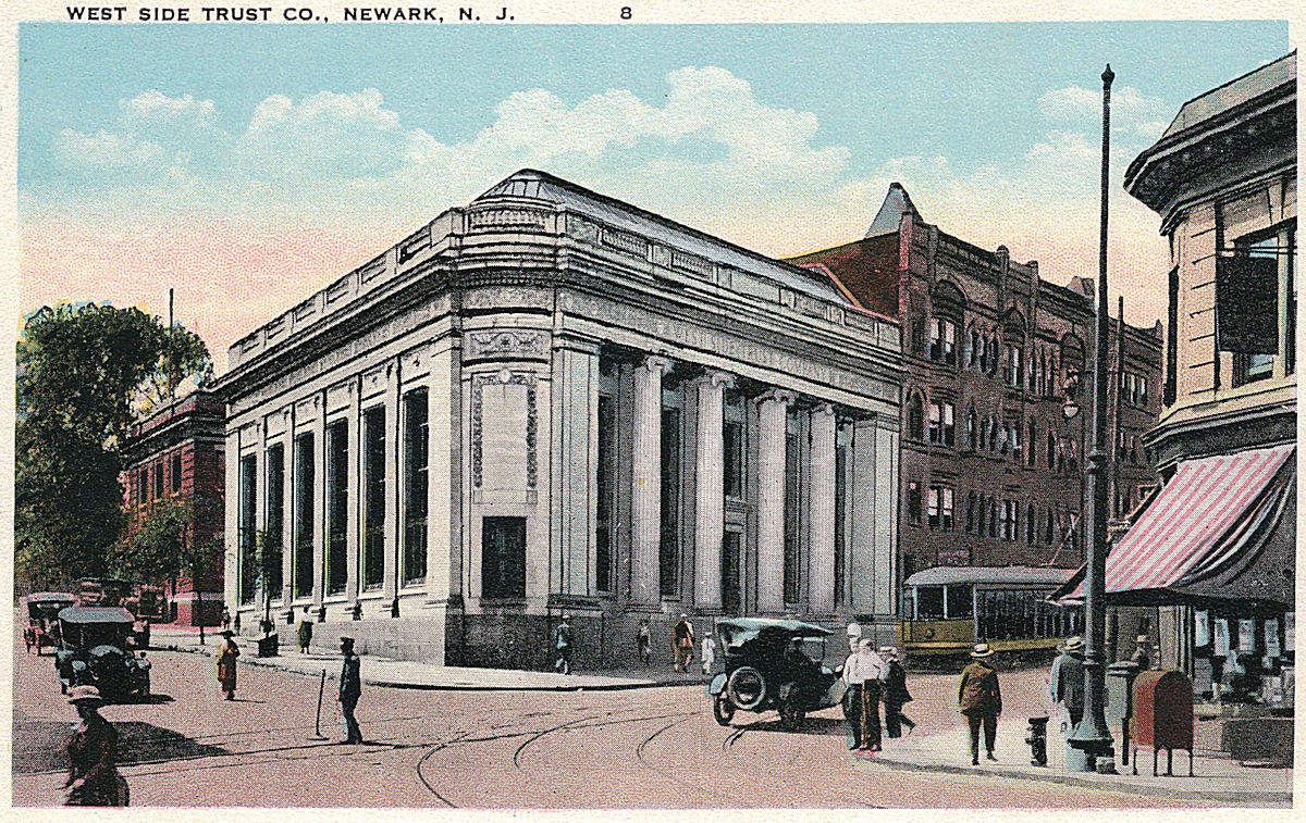 High Street & Springfield Avenue (SW Corner)
Postcard
