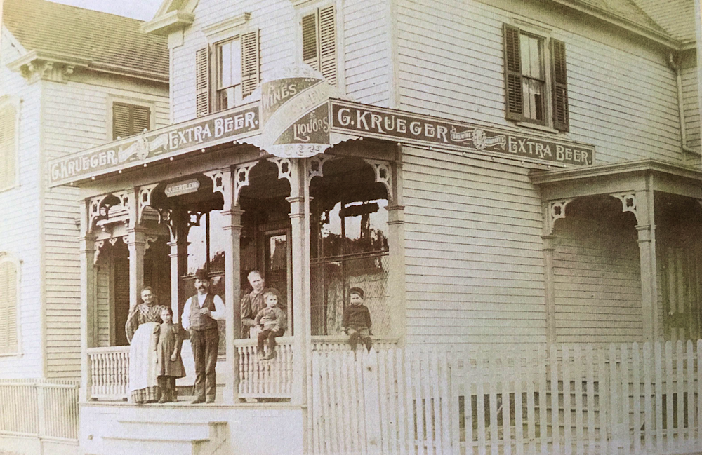 658 Springfield Avenue
John Hertlein's Wine & Lager Beer Saloon
John & Christina Hertlein, Emiie, + 3 children
Photo from Debbie Howarth
