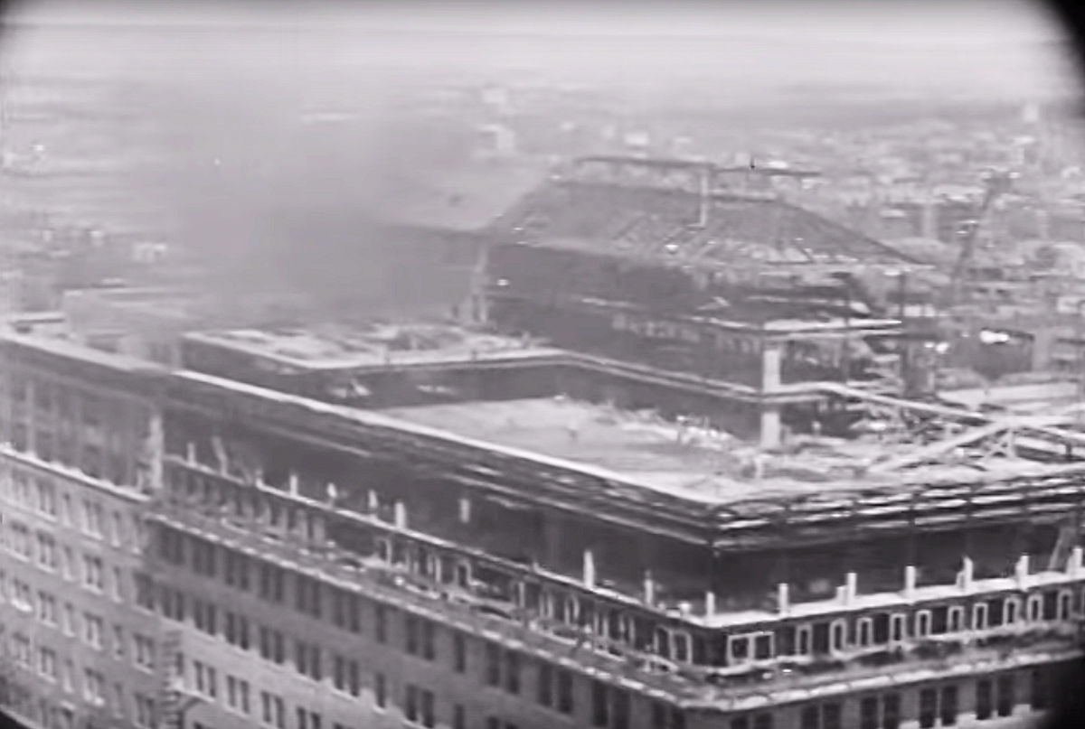 711/721 Broad Street
Construction of Kresge's in 1926
Image from "Sightseeing in Newark"

