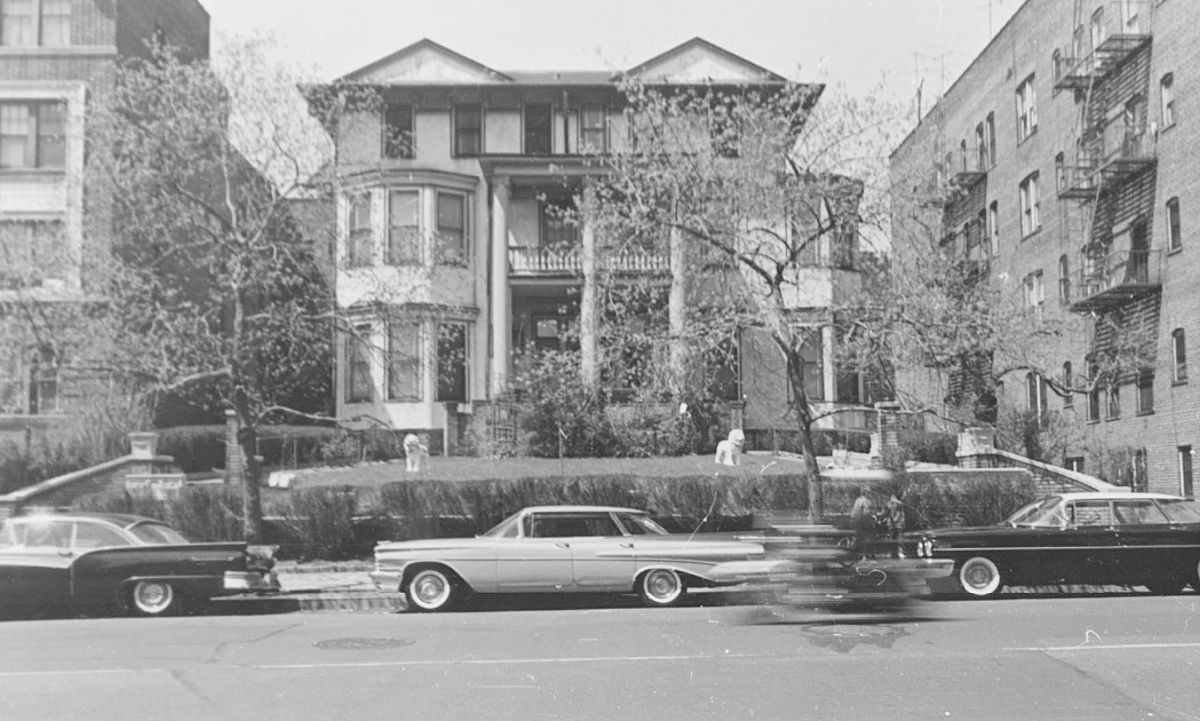 743 High Street
Copyright photo from the Samuel Berg Collection at the Newark Public Library.  To view the collection please visit their 
[url=https://archive.org/details/nplberg]web site[/url]. 

