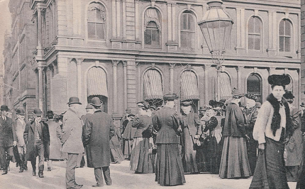 810 Broad Street (side view)
Postcard
