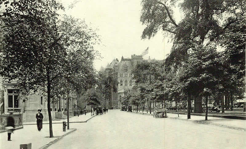 1913 - Park Place
Looking towards Broad Street, Military Park on right.

Photo from "A History of the City of Newark" 
Lewis Historical Publishing Company
